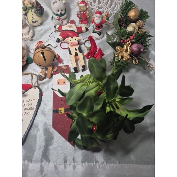 Vintage 16-pc Christmas Lot Assortment Ornaments, Faux Greenery, Mistletoe - Picture 8 of 11
